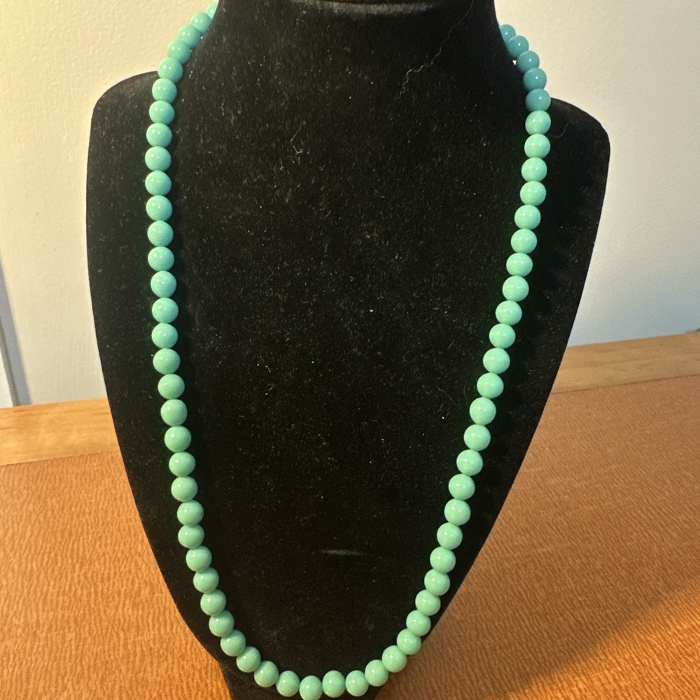 Elegant Turquoise Beaded Necklace